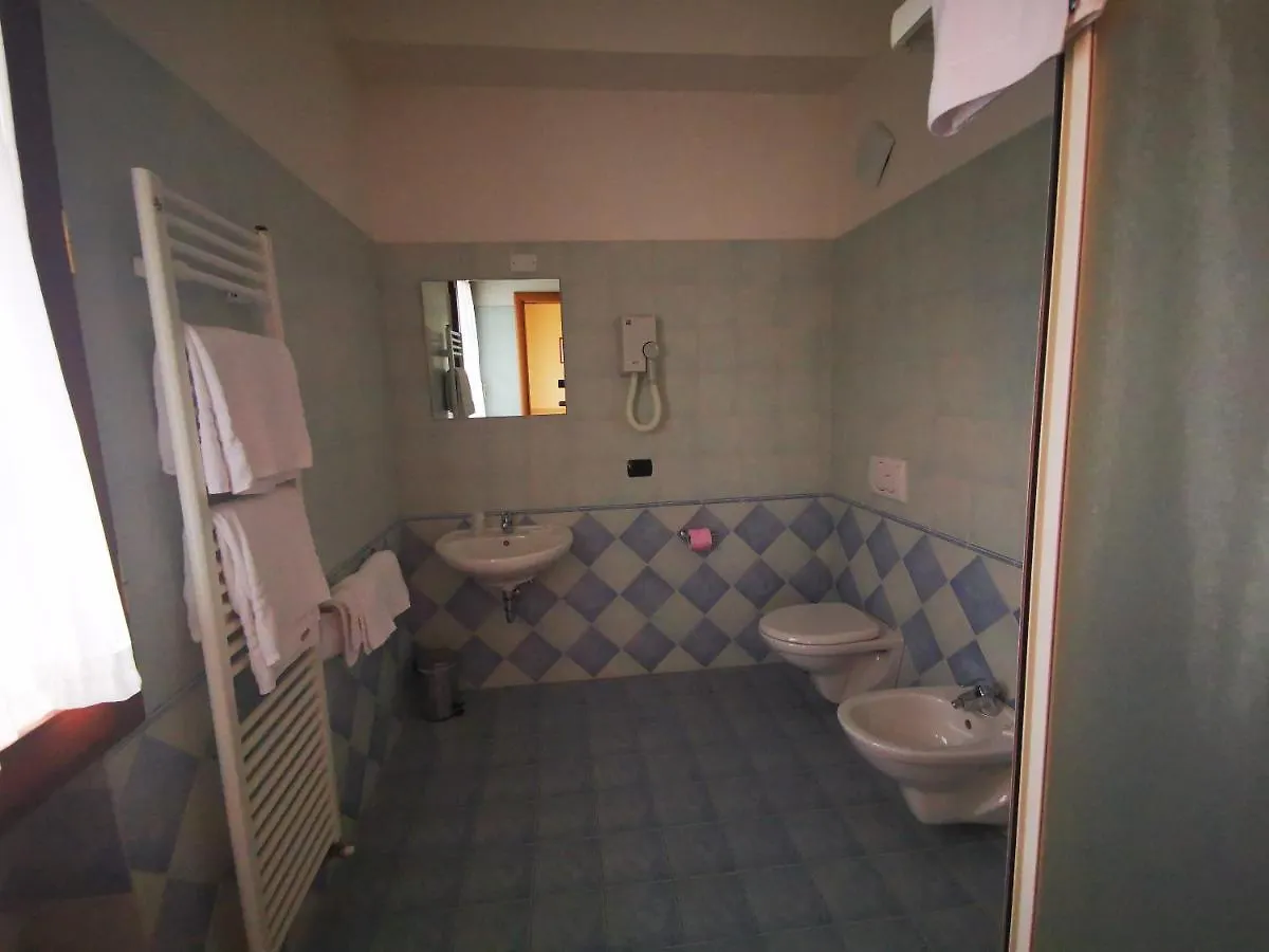 Hotel Linda 0*, Gualdo (Forli-Cesena, Emilia-Romagna)